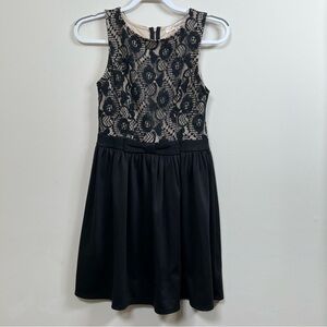 Rewind Dress Black‎ Lace Sleeveless Short Zip Back Cocktail Party Women's Medium